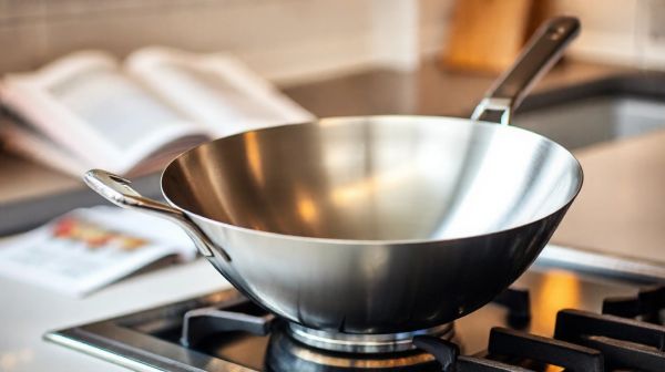 Découvrez les avantages du wok en inox pour cuisiner